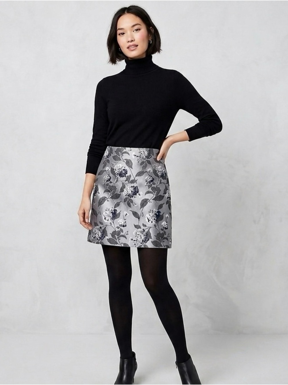 LOFT‎ Outlet Brocade Mini Skirt. NWT. Size 00P